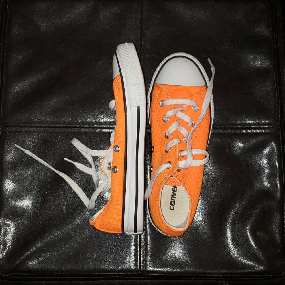 Girls sneakers